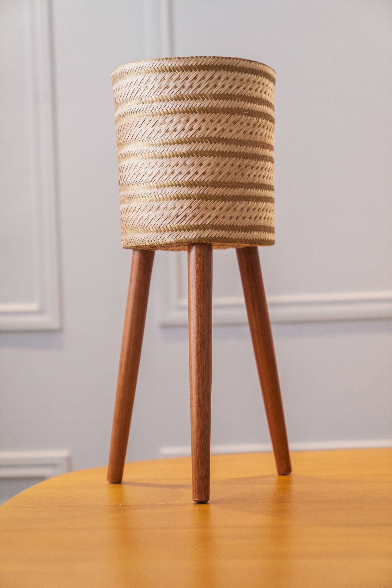 Cesta mediana con madera