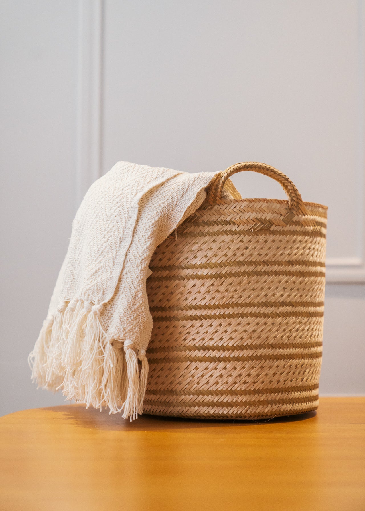 Cesta con agarre de palma